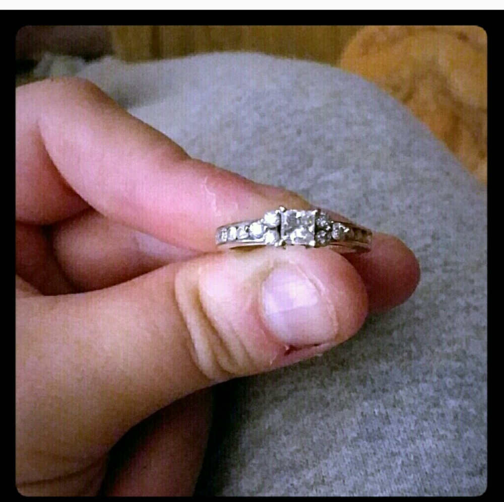 Beautiful 14k white gold engagement ring